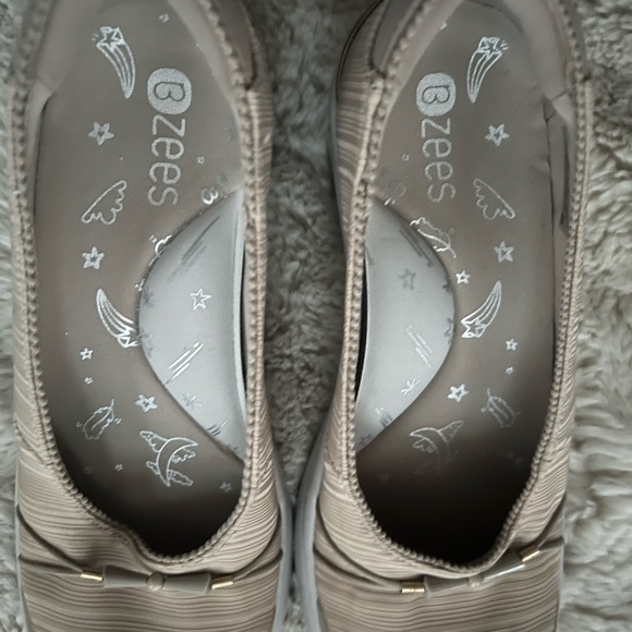 Naturalizer, Bzees Shoes size 11 - Picture 3 of 6